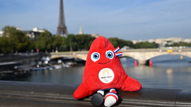 Le bonnet phrygien, symbole des Jeux Olympiques de Paris 2024. Crédit photo: Bertrand GUAY / AFP