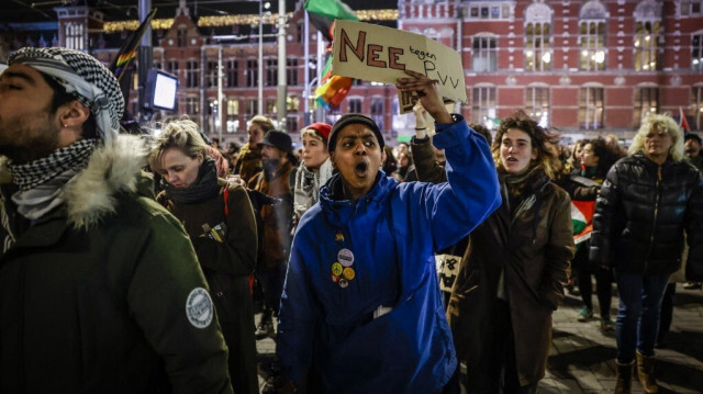 Manifestation de solidarité contre l'exclusion et la discrimination sur la place du Dam à Amsterdam, le 23 novembre 2023, au lendemain de la victoire du parti d'extrême droite de Geert Wilders aux élections néerlandaises. Crédit photo: RAMON VAN FLYMEN / ANP / AFP
