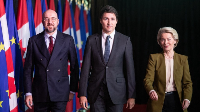 Le président du Conseil de l'Europe, Charles Michel, le Premier ministre du Canada, Justin Trudeau et la présidente de la Commission européenne, Ursula Von Der Leyen, à Toronto, le 24 novembre 2023. Crédit photo: Alexis Aubin / AFP