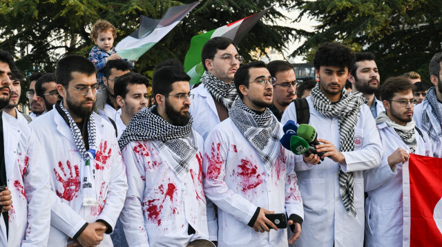 İstanbul'da doktorlardan Gazze için sessiz yürüyüş.