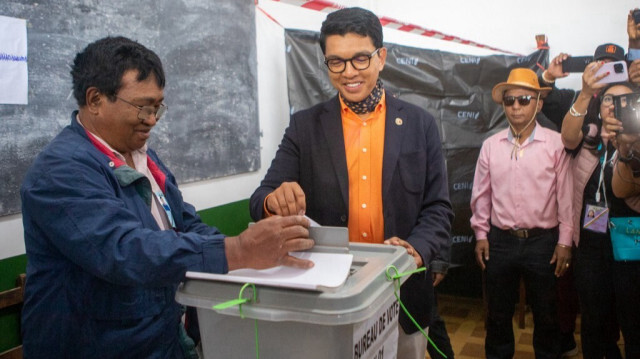 Andry Rajoelina votant lors du premier tour de l'élection présidentielle. Crédit photo: MAMYRAEL / AFP