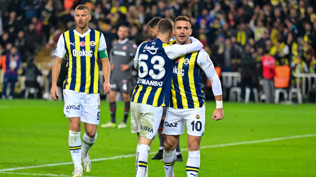 Fenerbahçe liderliği Galatasaray'dan geri aldı.