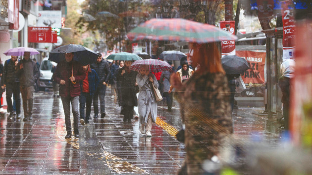 Fırtına, şiddetli yağmur ve kar yağışının bugün Türkiye genelinde etkili olması bekleniyor.