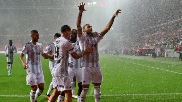 Beşiktaşlı futbolcuların Samsunspor maçındaki gol sevinci.