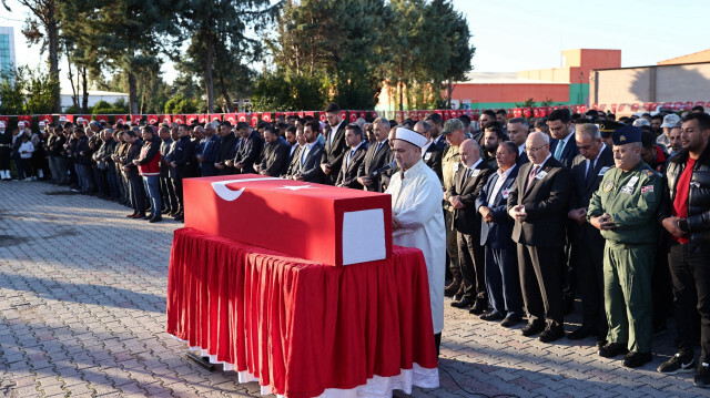 Pençe-Kilit Operasyonu bölgesinde şehit olan astsubay son yolculuğuna uğurlandı.