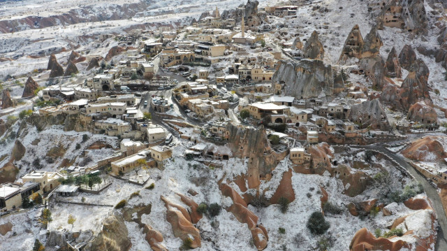 Les cheminées de fées de la Cappadoce, l'un des lieux touristiques les plus connus de la Türkiye, le 27 novembre 2023. Crédit photo: AA