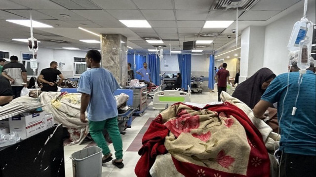 Des patients et du personnel médical à l'hôpital Al-Shifa, dans la ville de Gaza, le 10 novembre 2023. Crédit photo: AA