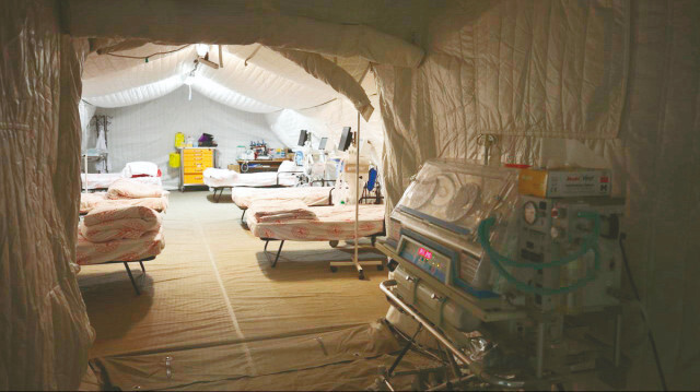 Türkiye, Gazze’deki yaralı sivillerin tedavi edilebilmesi için Gazze’de bir sahra hastanesi kurmak için hazırlıklarını sürdürüyor.