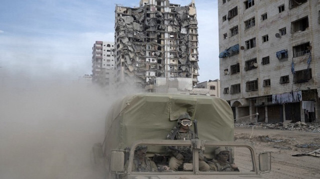 L'entité d'occupation devant des bâtiments endommagés lors d'une opération militaire dans le nord de la bande de Gaza, le 22 novembre 2023. Crédit photo: AHIKAM SERI / AFP