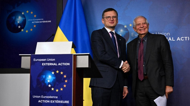 Le chef de la diplomatie européenne, Josep Borrell et le ministre ukrainien des Affaires étrangères, Dmytro Kuleba à l'issue de leur rencontre à Bruxelles, le 28 novembre 2023. Crédit photo: JOHN THYS / AFP
