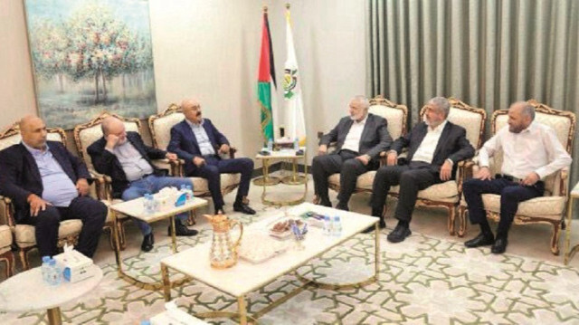 Dahlan’a yakın Samir Meşharavi de geçen hafta Katar’da İsmail Heniyye ve Halid Meşal’in aralarında bulunduğu Hamas yetkilileriyle görüşmüştü.