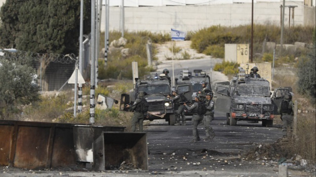 Les attaques israéliennes à Gaza, près du point de contrôle militaire de Beit El à Ramallah, en Palestine occupée le 27 octobre 2023. Crédit photo: AA