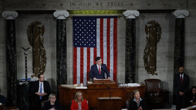 Le nouveau président de la Chambre des représentants, Mike Johnson, à la Chambre des représentants, aux États-Unis, le 25 octobre 2023. Crédit photo: CHIP SOMODEVILLA / GETTY IMAGES NORTH AMERICA / GETTY IMAGES VIA AFP