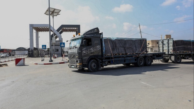 Des camions transportant de l'aide humanitaire à la porte frontalière de Rafah, le 2 novembre 2023. Crédit photo: AA