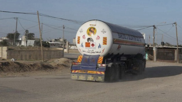 Des camions chargés de carburant entrent dans la bande de Gaza, le 24 novembre 2023. Crédit photo: AA