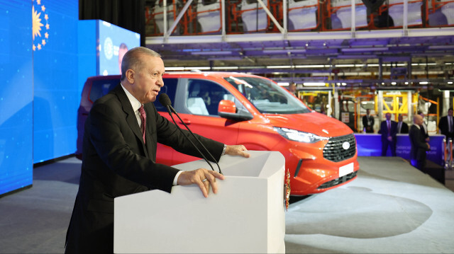 Le président turc Recep Tayyip Erdogan s'exprimant lors de la cérémonie d'ouverture de l'usine Ford Otosan Yenikoy à Kocaeli, Türkiye, le 4 novembre 2023. Crédit Photo: AA