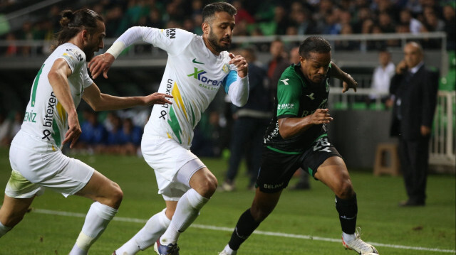 Trendyol 1. Lig 11. haftasında Sakaryaspor - Şanlıurfaspor maçı 1-1'lik eşitlikle sonuçlandı.