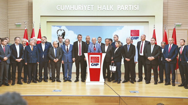 Önceki gün basın toplantısı düzenleyen 55 CHP il başkanı, kurultayda Kılıçdaroğlu’nu 
desteklediklerini açıklamıştı.