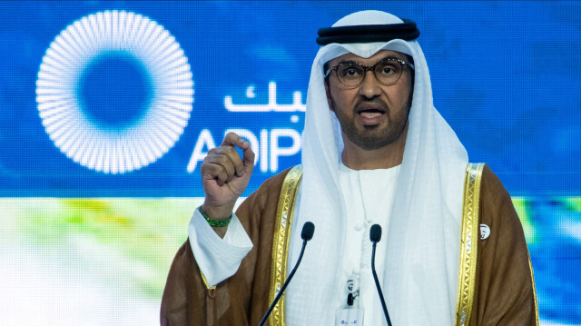 Le président de la prochaine COP28 sur le changement climatique, le sultan Ahmed al-Jaber, s'exprimant lors de l'exposition internationale du pétrole d'Abu Dhabi au parc des expositions ADNEC, le 2 octobre 2023. Crédit Photo: Ryan LIM / AFP

