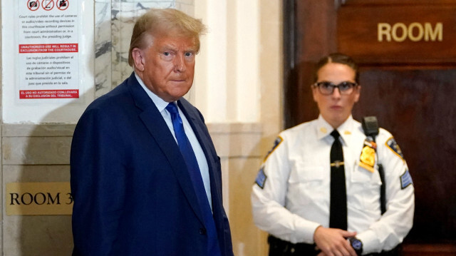 L'ancien président américain Donald Trump assistant à une pause au tribunal alors qu'il témoigne lors d'un procès pour fraude à New York le 25 octobre 2023. Crédit Photo: TIMOTHY A. CLARY / AFP

