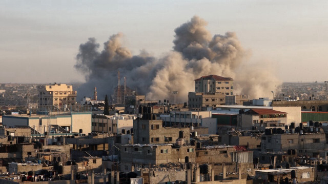 Des nuages de fumée s'élèvent suite à une frappe israélienne à Rafah, dans le sud de la bande de Gaza, le 6 novembre 2023. Crédit photo: SAID KHATIB / AFP
