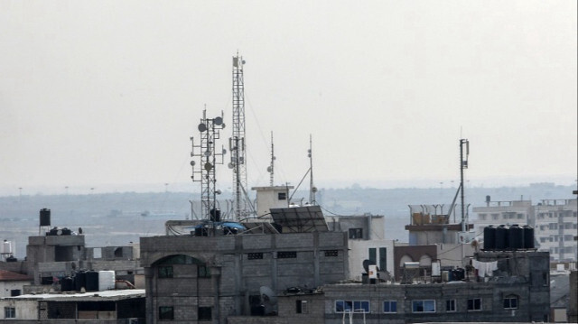 Vue des antennes de communication sur les toits des bâtiments à Rafah à Gaza le 28 octobre 2023. Crédit photo: AA / ARCHIVE