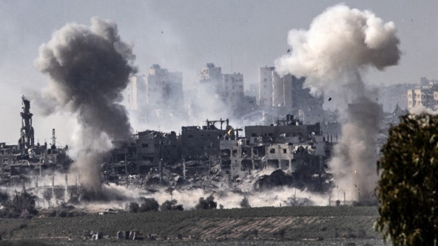 La fumée s'élève dans la bande de Gaza, vue depuis la ville de Sderot, alors que les frappes aériennes israéliennes se poursuivent le 05 novembre 2023. Crédit photo: AA