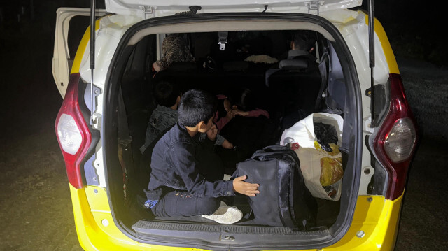 Yakalanan kaçak göçmenler Geri Gönderme Merkezi’ne teslim edildi.