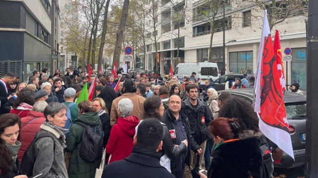 Rassemblement devant le commissariat du XIIème arrondissement de Paris contre l’arrestation de la militante Palestinienne Mariam Abou Daqqa. Crédit photo: X / @ElsaFaucillon
