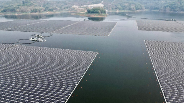 La centrale solaire flottante de Cirata, la plus grande d'Asie du Sud-Est. Crédit photo: BAY ISMOYO / AFP