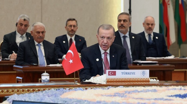 Le Président turc, Recep Tayyip Erdogan, prononce un discours lors du 16e sommet de l'Organisation de coopération économique (OCE) à Tachkent en Ouzbékistan, le 9 novembre 2023. Crédit photo: AA