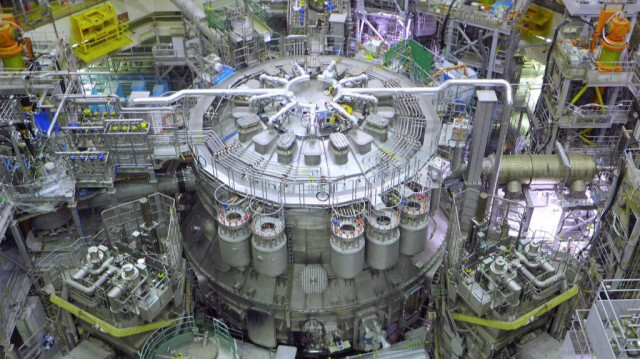 JT-60SA, le plus gros réacteur à fusion nucléaire au monde, inauguré le 1er décembre 2023 à Naka, au Japon. Crédit photo: Handout / National Institutes for Quantum Science and Technology (QST) / AFP
