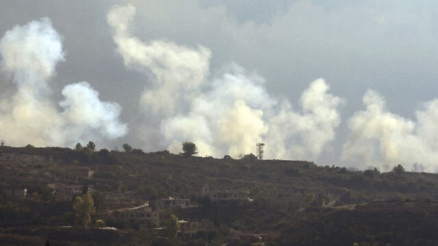 Des volutes de fumée se dégagent après une attaque situé face au village de Dhaira, à la frontière sud du Liban. (archive)