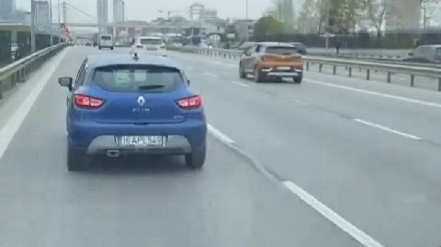  Ambulansa yol vermeyen sürücüye cezası verildi.