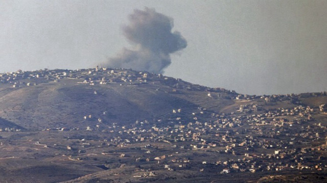 Des bombardements israéliens le long des collines, au Sud du Liban, le 10 décembre 2023.