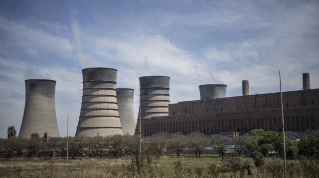 Les tours de la centrale électrique Kelvin alimentée au charbon sont visibles à Kempton Park, Ekurhuleni, en Afrique du Sud, le 13 octobre 2021.