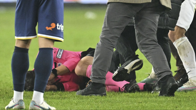 Halil Umut Meler, Ankaragücü-Rizespor maçında saldırıya uğradı. 
