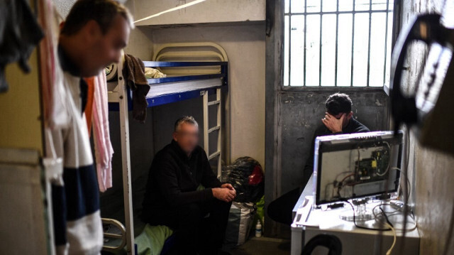 Une des cellules de la prison de Bordeaux-Gradignan, à Gradignan, dans la banlieue de Bordeaux, le 11 décembre 2023.