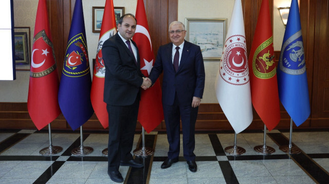 Milli Savunma Bakanı Yaşar Güler, aralarında Yeni Şafak Ankara Haber Müdürü Fazlı Şahan'ın da bulunduğu gazetecilerle yaptığı söyleşide gündeme ilişkin önemli değerlendirmelerde bulundu.