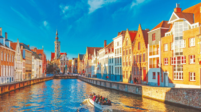 Brugge’de 33 avro karşılığında 72 saat geçerli Musea Brugge Card alınabilir, müzelere ve birçok yere ücretsiz girilebilir.