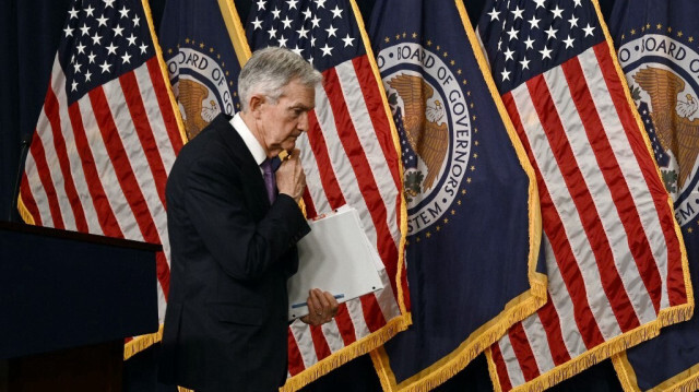 Le président de la Réserve fédérale américaine, Jerome Powell, quitte la salle après s'être exprimé lors d'une conférence de presse à la fin de la réunion du Comité de politique monétaire à Washington, DC, le 13 décembre 2023.