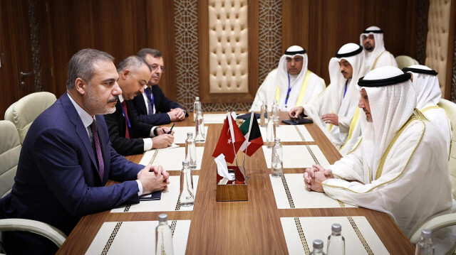Dışişleri Bakanı Fidan, Türkiye-Kuveyt arasındaki dostluk ve kardeşliğin her alanda daha da güçleneceğini vurguladığı da öğrenildi.