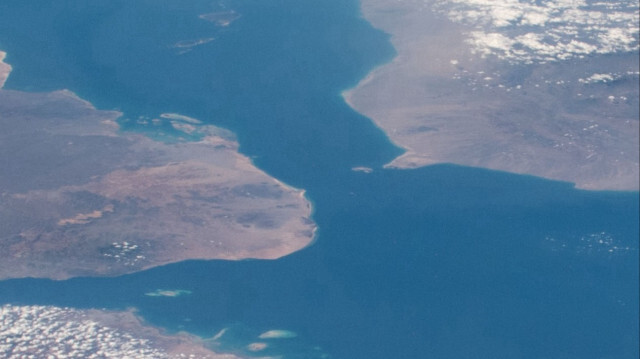 Vue du détroit de Bab-el-Mandeb, reliant la mer Rouge à l'océan Indien. 