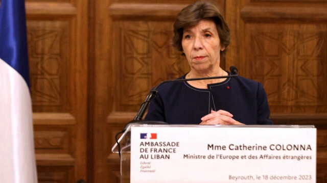 La ministre française des Affaires étrangères, Catherine Colonna, donne une conférence de presse à la résidence officielle de l'ambassadeur de France à Beyrouth, le 18 décembre 2023.