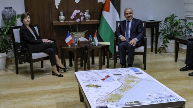 La ministre française des Affaires étrangères, Catherine Colonna et le Premier ministre palestinien, Mohammad Shtayyeh à Ramallah, le 17 décembre 2023.