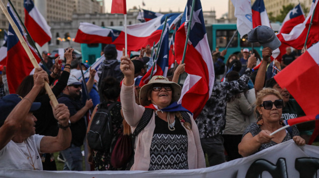 Şili'de 5 Eylül 2022'de düzenlenen referanduma da katılanların yüzde 61,9'u "hayır" oyu vermişti.