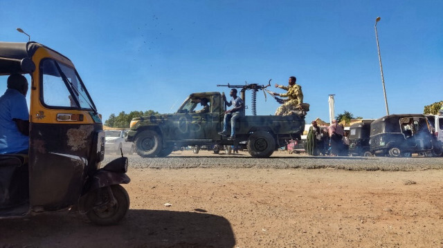 Les soldats de l'armée soudanaise patrouillent à Gedaref, dans l'est du Soudan, le 18 décembre 2023.