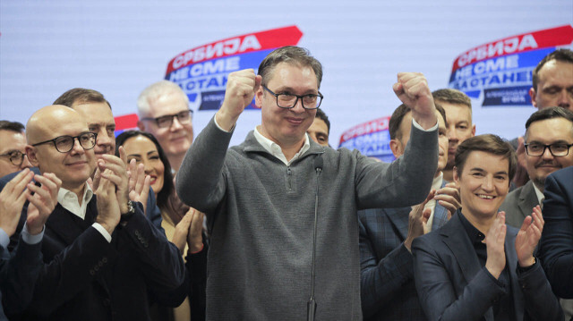 Sırbistan'daki seçimlerde  "Aleksandar Vucic-Sırbistan durmamalı" ittifakı zafer ilan etmişti