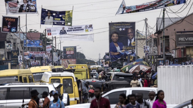 Des bannières de campagne électorale sont photographiées dans le quartier populaire de Ndjili à Kinshasa le 15 décembre 2023.