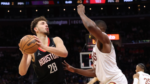 NBA’de Milli basketbolcu Alperen Şengün'ün formasını giydiği Houston Rockets, normal süresi 122-122 biten maçta Cleveland Cavaliers'a uzatmada 135-130 mağlup oldu. 